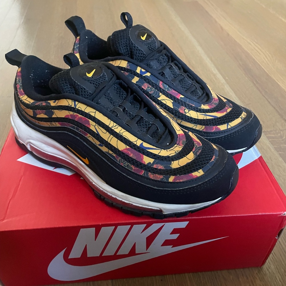 Women’s Air Max Plus size 6.5